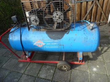 airpress compressor 300 liter en 380 v  beschikbaar voor biedingen
