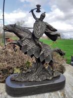 Schitterend bronzen beeld gesigneerd (de ridder valt aan), Antiek en Kunst, Ophalen of Verzenden, Brons