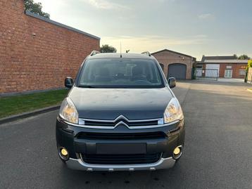 Citroen berlingo 2015 1.6 Benzine Euro5B, Auto's, Citroën, Voorwielaandrijving, Euro 5, Stof, 4 cilinders