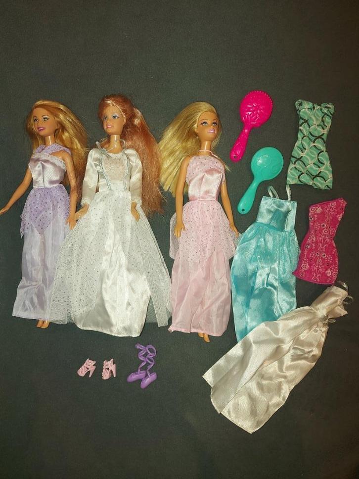Set van 3 Barbies en accessoires, Kinderen en Baby's, Speelgoed | Poppen, Gebruikt, Barbie, Ophalen