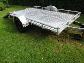 Platte aanhangwagen  beschikbaar voor biedingen