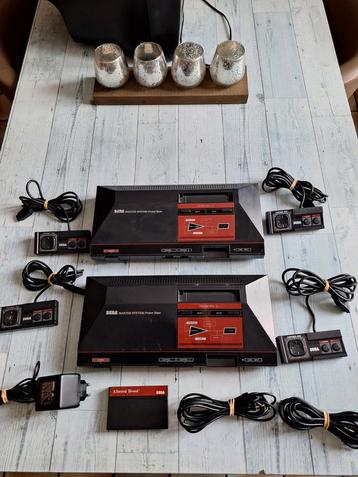 2 Sega Master System-console + 4 controllers + games!