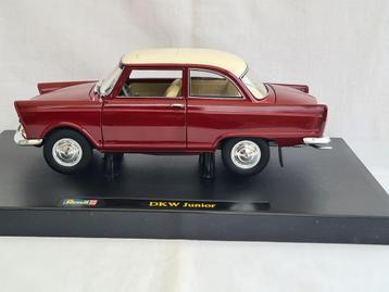 DKW Junior Rood / Wit Revell 1:18 beschikbaar voor biedingen