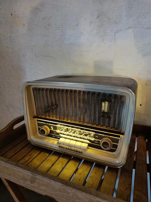 Radio Telefunken rénovée, millésime 1961, Antiquités & Art, Antiquités | TV & Hi-Fi, Enlèvement