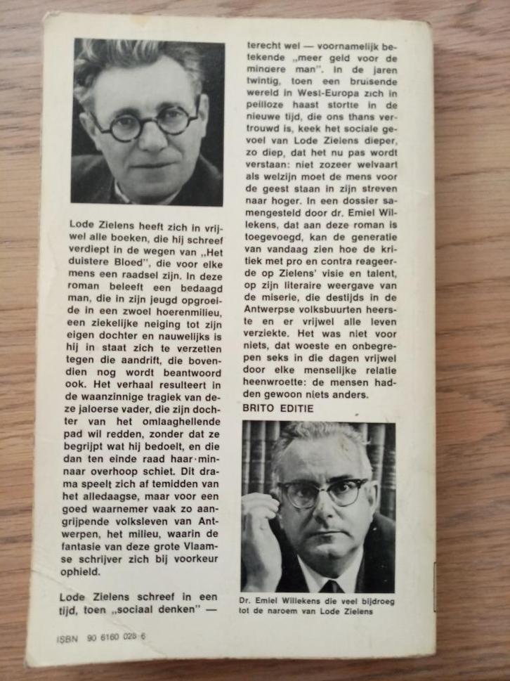 Boek ' het duistere bloed ' Dr. E. Willekens, Boeken, Overige Boeken, Zo goed als nieuw, Ophalen of Verzenden