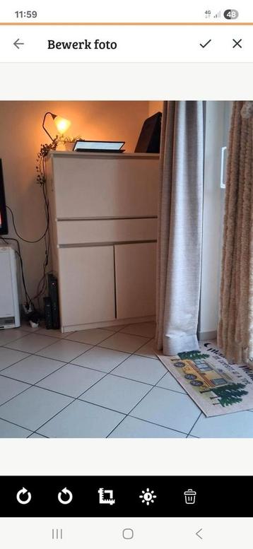 Te koop glazenkast en barkast beschikbaar voor biedingen