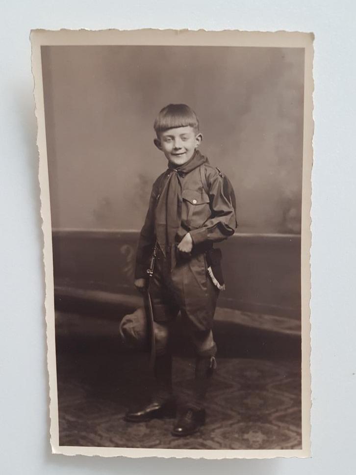 Oude fotokaart Scouts Jongen in Scoutskledij Scouting, Verzamelen, Scouting, Zo goed als nieuw, Boek of Tijdschrift, Ophalen of Verzenden