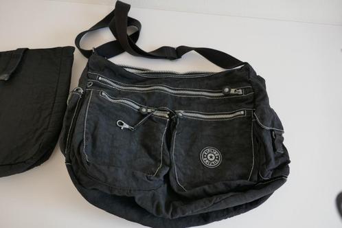 zwarte Kipling schoudertas (groot), met laptophoes, Handtassen en Accessoires, Tassen | Schoudertassen, Zo goed als nieuw, Kipling