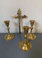 Vintage 3 kandelaars en kruisbeeld in koper, Antiek en Kunst, Antiek | Religieuze voorwerpen, Ophalen of Verzenden