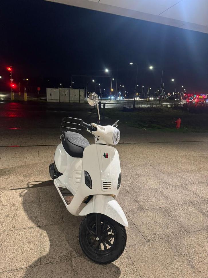 GTS TOSCANA DYNAMIC 2025, Fietsen en Brommers, Scooters | Vespa, Zo goed als nieuw, Ophalen