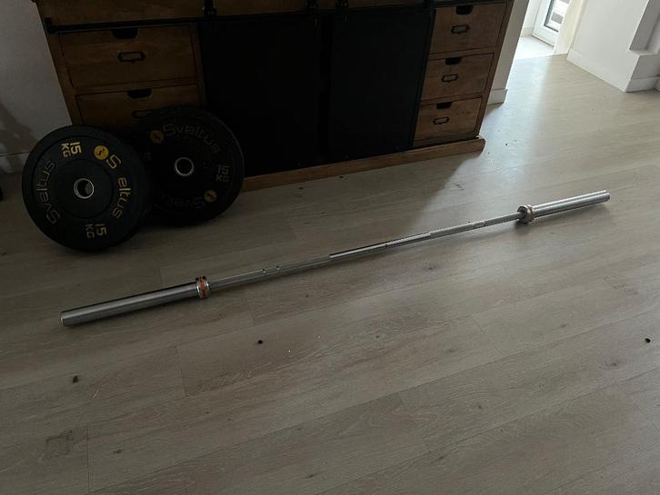 Barre olympique Sveltus, Sports & Fitness, Équipement de fitness, Comme neuf, Balle de fitness, Enlèvement