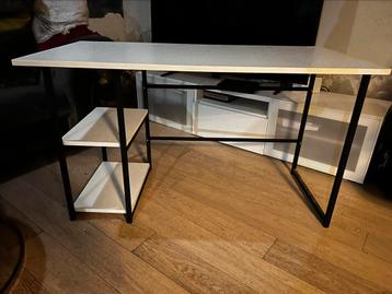 Bureau 115x60 beschikbaar voor biedingen