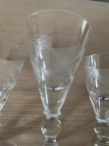 GESLEPEN GLASSERVIES  beschikbaar voor biedingen