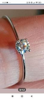 Sterling zilveren ring met synthetische moissanite diamant, Nieuw, Ophalen of Verzenden, 17 tot 18, Met edelsteen