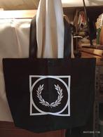 FRED PERRY boekentas van zwart canvas voor op het strand, Ophalen of Verzenden, Nieuw, Unisex volwassen