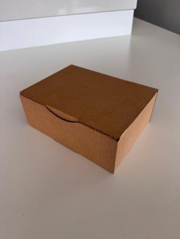50 stuks kartonnen dozen 20 cm - 14 cm - 7,5 cm beschikbaar voor biedingen