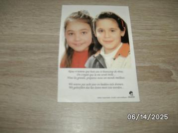 Een bidprentje van Julie en Melissa, beide kinderen werden v beschikbaar voor biedingen