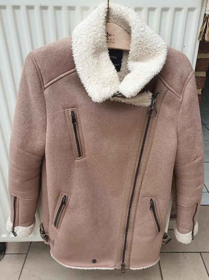 Warme wintervest/jas van Bershka maat S, Kleding | Dames, Jassen | Winter, Zo goed als nieuw, Maat 36 (S), Beige, Ophalen of Verzenden