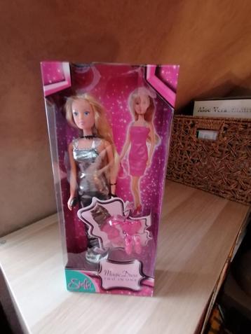 Splinternieuwe steffi pop, nooit uit de doos geweest.  beschikbaar voor biedingen