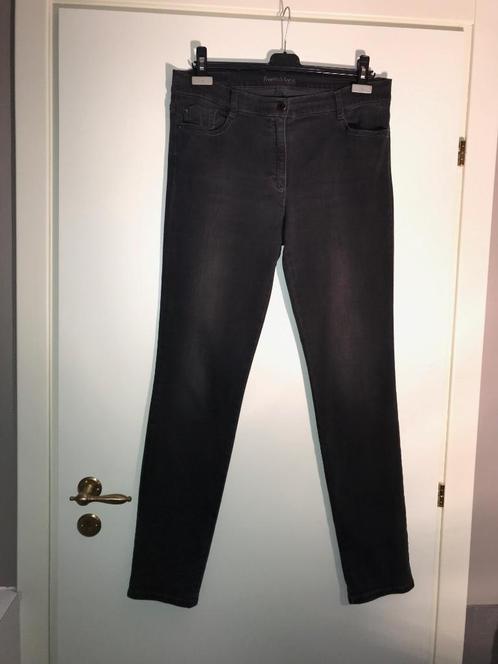 Donkergrijze jeansbroek Brax, Vêtements | Femmes, Culottes & Pantalons, Comme neuf, Taille 42/44 (L), Gris, Longs, Envoi