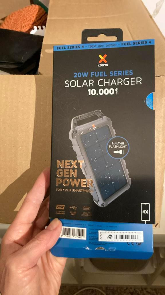 Xtorm FS405 chargeur solaire, Telecommunicatie, Powerbanks, Ophalen