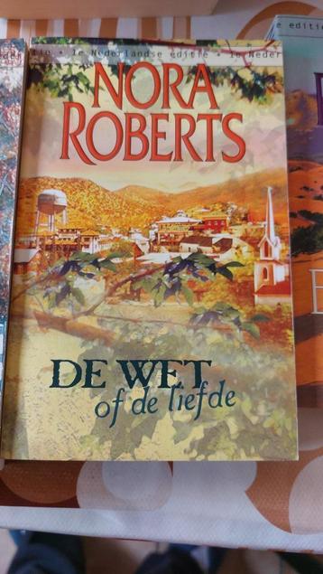 Nora Roberts - diverse boekjes beschikbaar voor biedingen