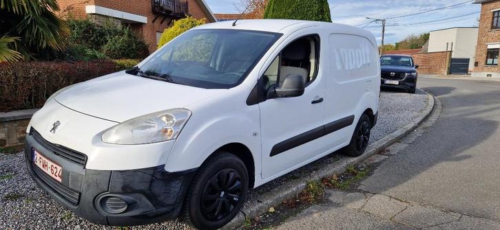 Peugeot partner 1.6 hdi bestelwagen 0485 30 38 24, Auto's, Bestelwagens en Lichte vracht, Particulier, ABS, Airbags, Airconditioning