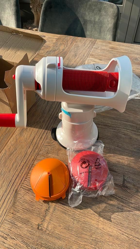 Spiraliseur Adaptachef, Maison & Meubles, Cuisine| Tupperware, Neuf, Autres types, Blanc, Rouge, Enlèvement ou Envoi