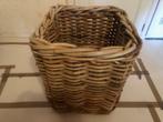 Zeer stevige rotan mand 50x50x60cm., Huis en Inrichting, Woonaccessoires | Schalen en Manden, Ophalen, Gebruikt, Vierkant, Mand