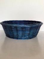 Blauw gelakte stevige rieten mand, Ophalen of Verzenden, Zo goed als nieuw, Mand