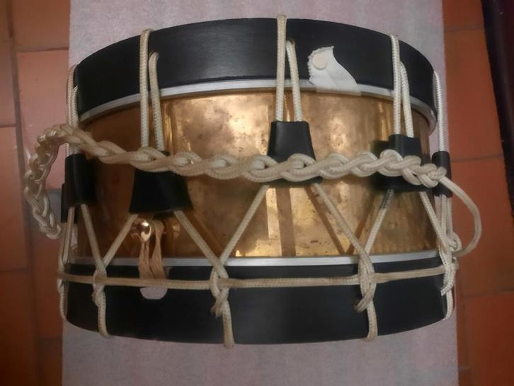 Tambour des Gilles de binche, Musique & Instruments, Batteries & Percussions, Enlèvement