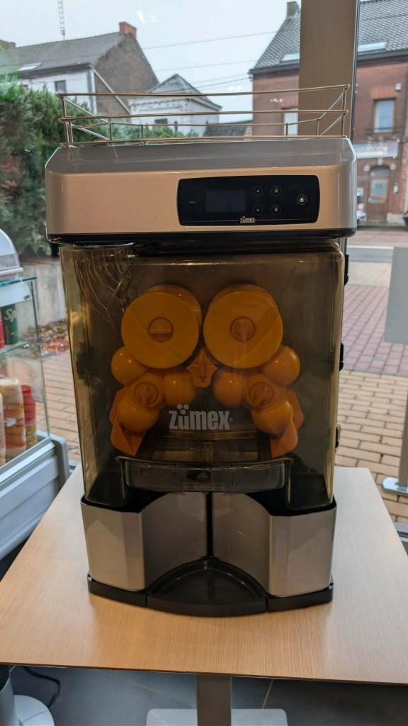 Presse-agrumes professionnel ZUMEX Versatile Pro, Electroménager, Extracteurs de jus, Utilisé, Presse-agrumes, Enlèvement