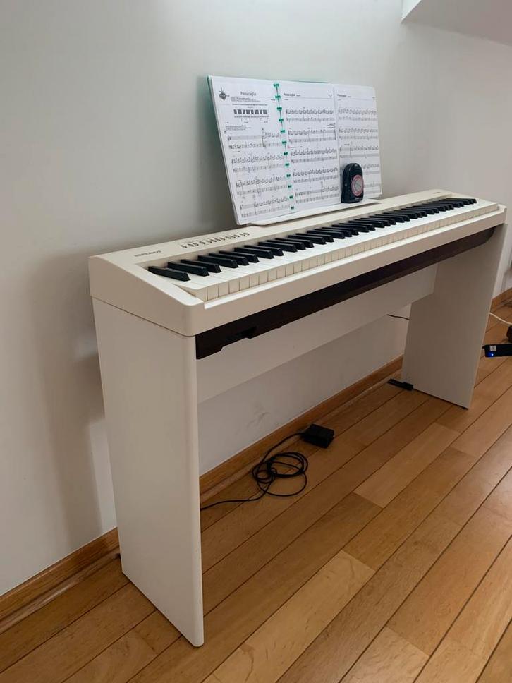 Piano numérique blanc - Roland FP30, Musique & Instruments, Pianos, Comme neuf, Piano, Blanc, Enlèvement