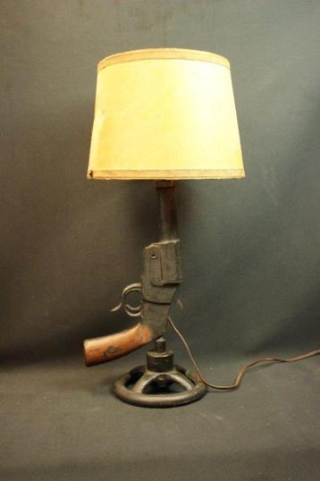 Unieke trench-art Lamp beschikbaar voor biedingen