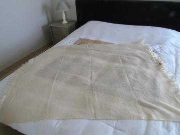 Lichte beige wollen sjaal : afm 1,25 m x 1,50 m beschikbaar voor biedingen