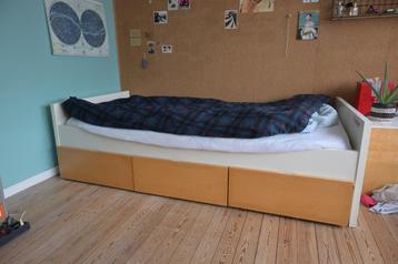 Enkel bed met laden IKEA