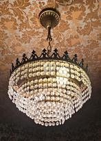 Lustre en cristal, Enlèvement