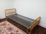 Magnifique lit 1 personne vintage en rotin., Antiquités & Art, Enlèvement