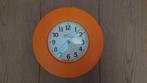 Mooie oranje vintage style wandklok - Karlsson Timestone, Comme neuf, Enlèvement ou Envoi, Horloge murale