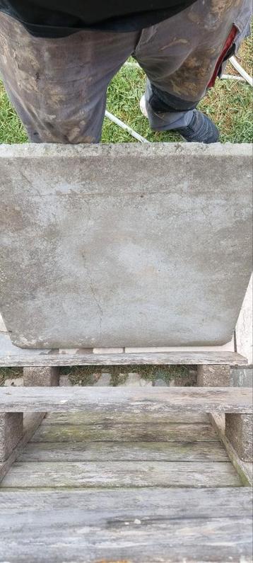Betonnen putdeksel beschikbaar voor biedingen