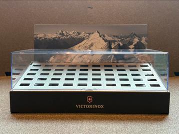 Victorinox - Vitrinekast voor 50 klassieke messen beschikbaar voor biedingen