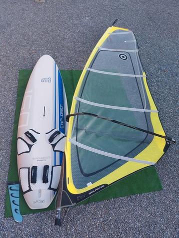 Surfplank Mistral Explosion 150 lit met gratis tuig/zeil 4.7 beschikbaar voor biedingen