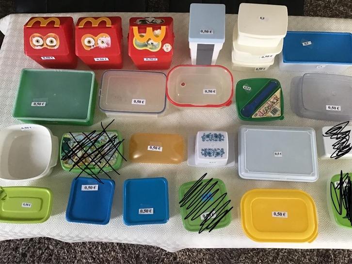 30 boîtes en plastique avec couvercles à 0,50 euro chacune, Maison & Meubles, Cuisine| Tupperware, Comme neuf, Enlèvement ou Envoi