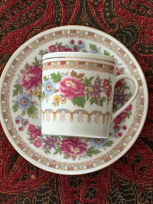 1 koffietas met onderbordje met bloemenmotief, Huis en Inrichting, Keuken | Servies, Nieuw, Kop(pen) en/of Schotel(s), Overige stijlen