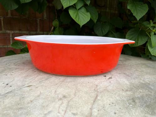 Vintage knalrode Pyrex ovenschaal 045 2 1/2 OT, Antiek en Kunst, Antiek | Servies los, Ophalen of Verzenden