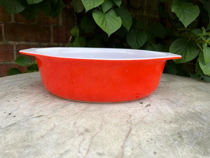 Vintage knalrode Pyrex ovenschaal 045 2 1/2 OT, Antiek en Kunst, Antiek | Servies los, Ophalen of Verzenden