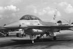 foto - vliegtuig F-16B Fighting Falcon - USAF, Verzamelen, Militaria | Algemeen, Verzenden, Luchtmacht, Foto of Poster