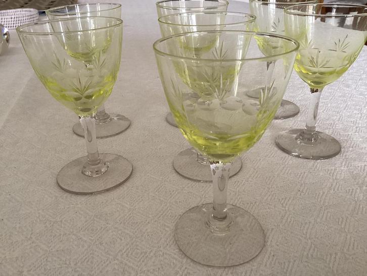 Antieke gekleurde kristallen glazen, Verzamelen, Glas en Drinkglazen, Zo goed als nieuw, Ophalen