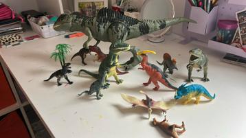 Set dino’s beschikbaar voor biedingen