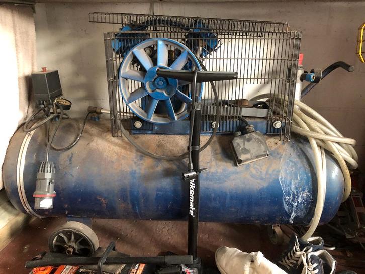 brown compressor, Doe-het-zelf en Bouw, Compressors, Gebruikt, 10 bar of meer, 100 liter of meer, Ophalen